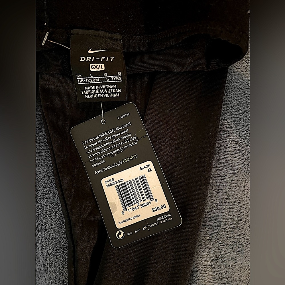 NIKE 💓 girls black leggings - Picture 2 of 4